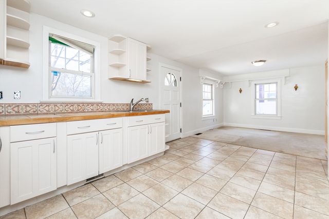 18 Storey St, Westford, MA 01886