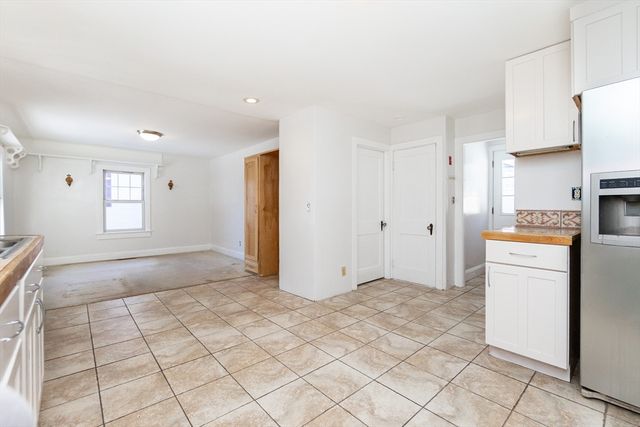 18 Storey St, Westford, MA 01886