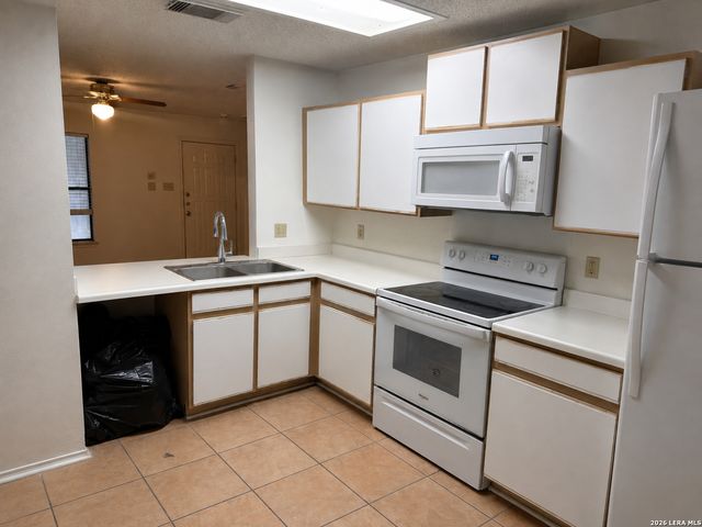 9418 Kenton Hl, San Antonio, TX 78240