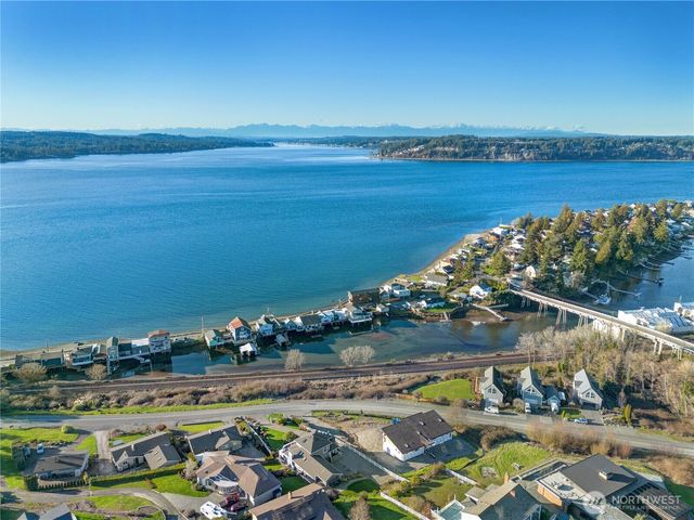 2611 Lemons Beach Road W, University Place, WA 98466