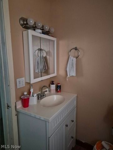 1025 Virginia Ave, Follansbee, WV 26037