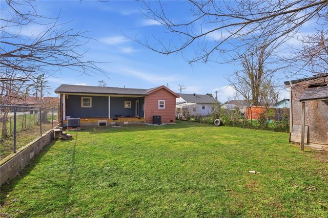 707 S 7th Street, Rogers, AR 72756