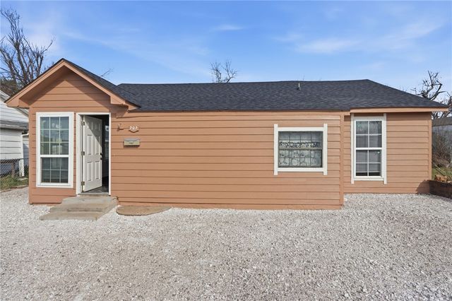 707 S 7th Street, Rogers, AR 72756