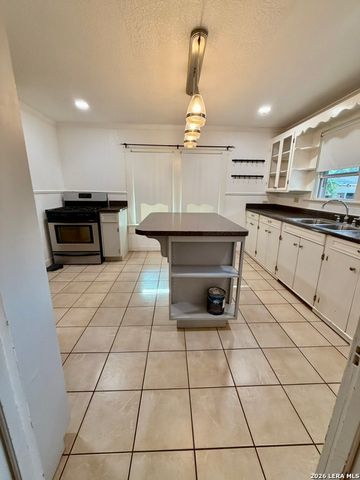 511 Torreon, San Antonio, TX 78207