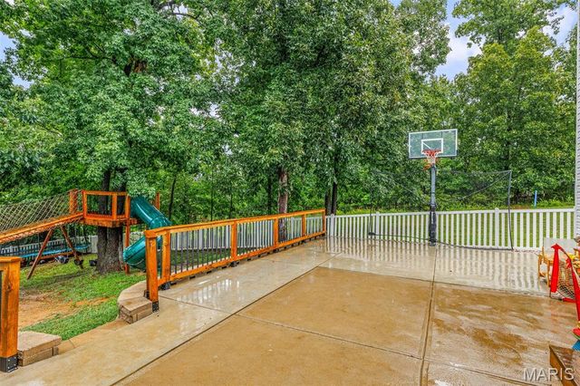 1409 Burrwyck Lane, Herculaneum, MO 63048