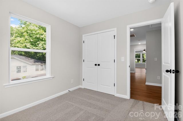 337 N Hoskins Road, Charlotte, NC 28216