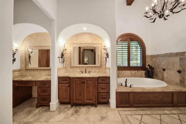 79 N Gary Glen Circle, The Woodlands, TX 77382