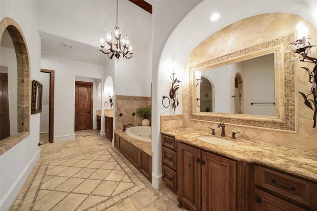 79 N Gary Glen Circle, The Woodlands, TX 77382