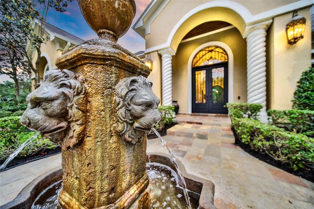 79 N Gary Glen Circle, The Woodlands, TX 77382
