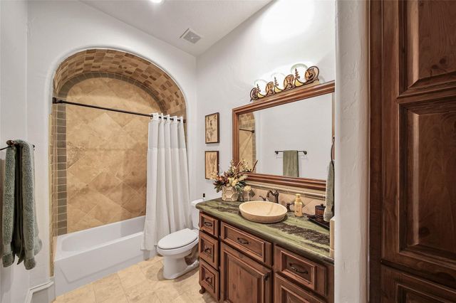 79 N Gary Glen Circle, The Woodlands, TX 77382