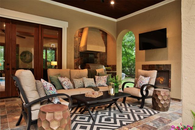 79 N Gary Glen Circle, The Woodlands, TX 77382