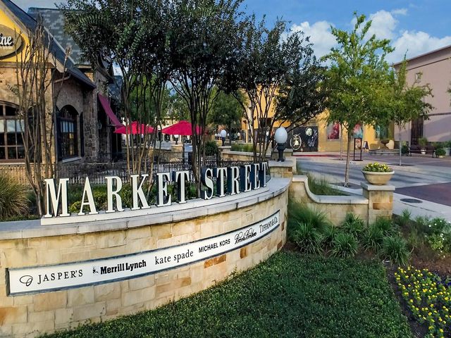 79 N Gary Glen Circle, The Woodlands, TX 77382
