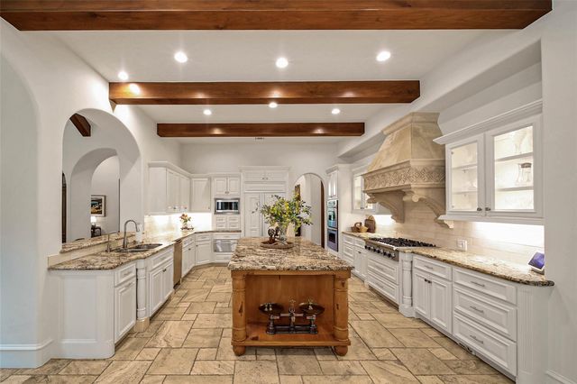 79 N Gary Glen Circle, The Woodlands, TX 77382