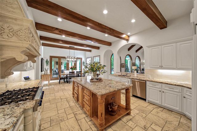 79 N Gary Glen Circle, The Woodlands, TX 77382