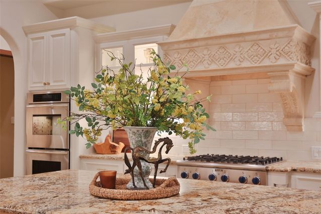 79 N Gary Glen Circle, The Woodlands, TX 77382