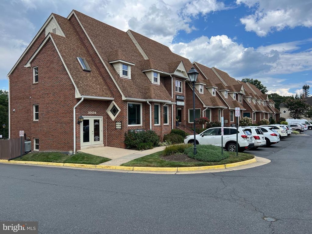 10134-C COLVIN RUN RD #C, Great Falls, VA 22066