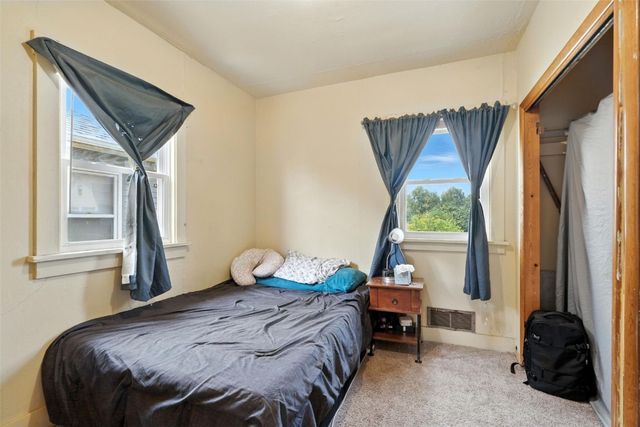 406 28th Avenue SW, Cedar Rapids, IA 52404