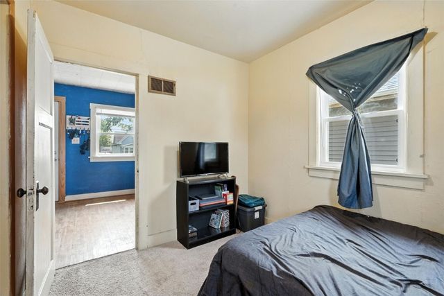 406 28th Avenue SW, Cedar Rapids, IA 52404