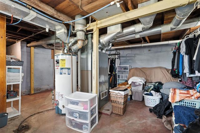 406 28th Avenue SW, Cedar Rapids, IA 52404