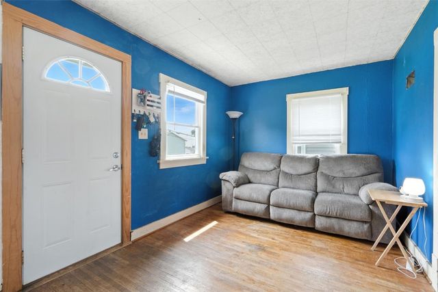 406 28th Avenue SW, Cedar Rapids, IA 52404