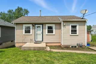 406 28th Avenue SW, Cedar Rapids, IA 52404