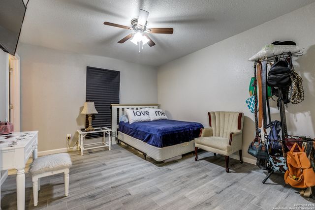 5323 War Cloud Dr, San Antonio, TX 78242