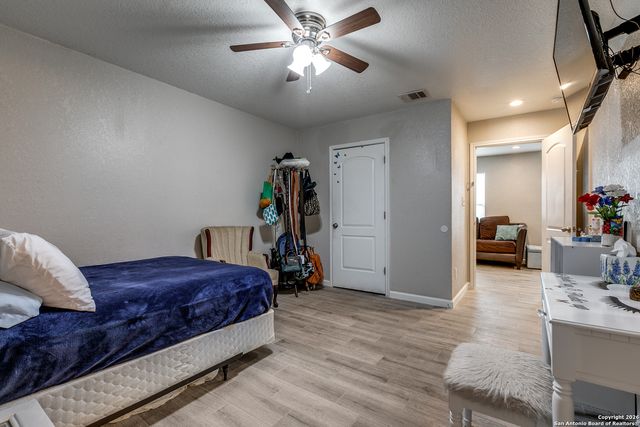 5323 War Cloud Dr, San Antonio, TX 78242