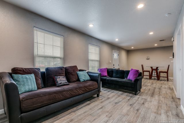 5323 War Cloud Dr, San Antonio, TX 78242