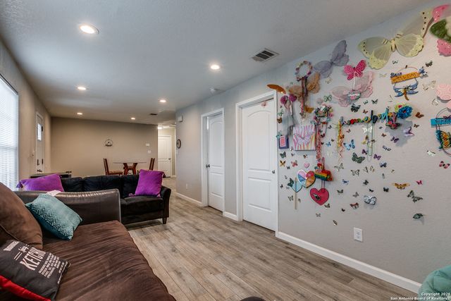 5323 War Cloud Dr, San Antonio, TX 78242