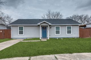 5323 War Cloud Dr, San Antonio, TX 78242