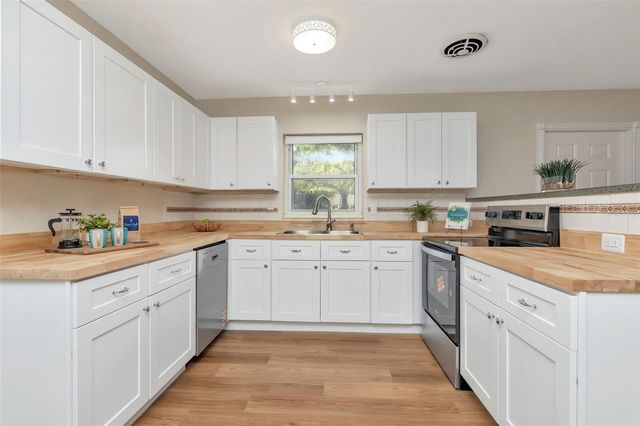 7420 DR MARTIN LUTHER KING JR STREET N, St Petersburg, FL 33702