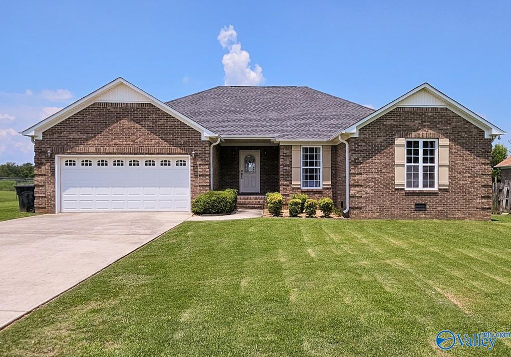 15729 Lapington Road, Athens, AL 35614