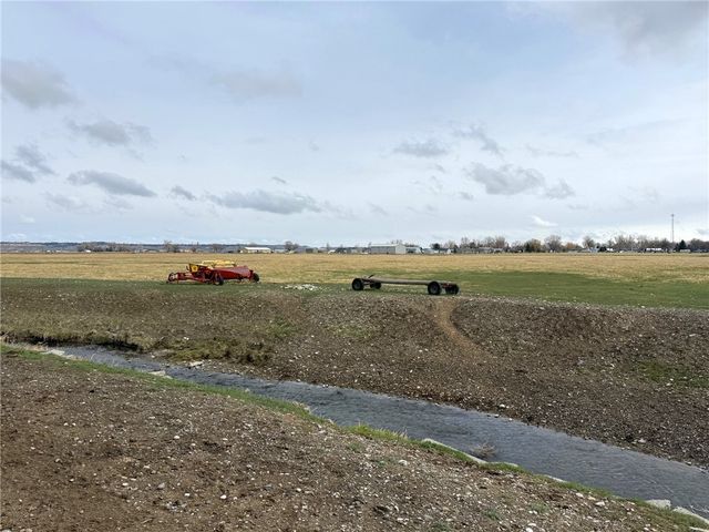 2453 N 14th Road, Worden, MT 59088