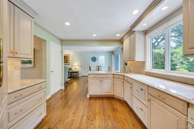 6 Crown Hill Road, Northport, NY 11768