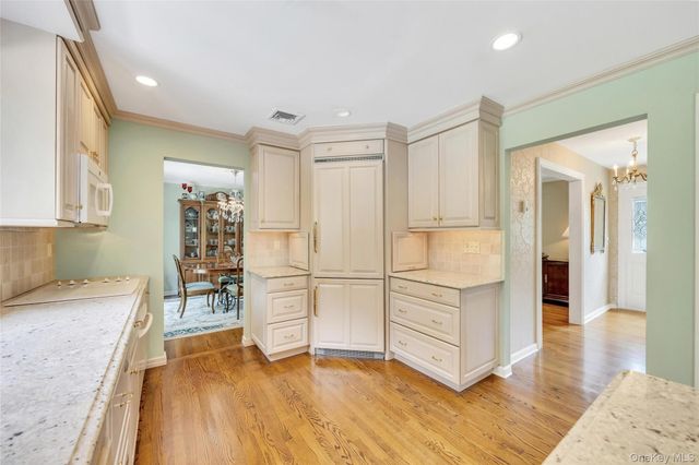 6 Crown Hill Road, Northport, NY 11768