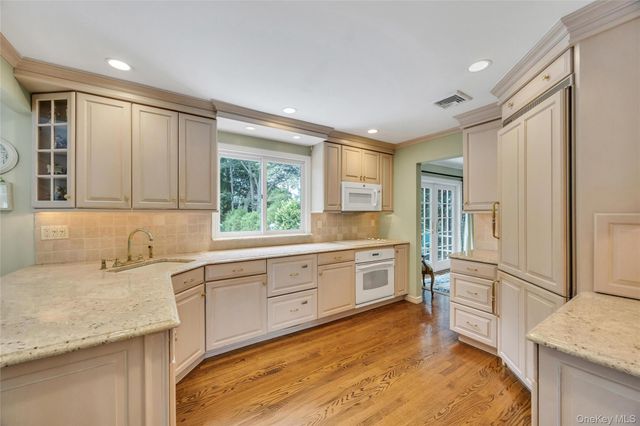 6 Crown Hill Road, Northport, NY 11768