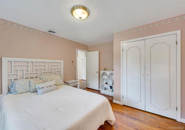 6 Crown Hill Road, Northport, NY 11768