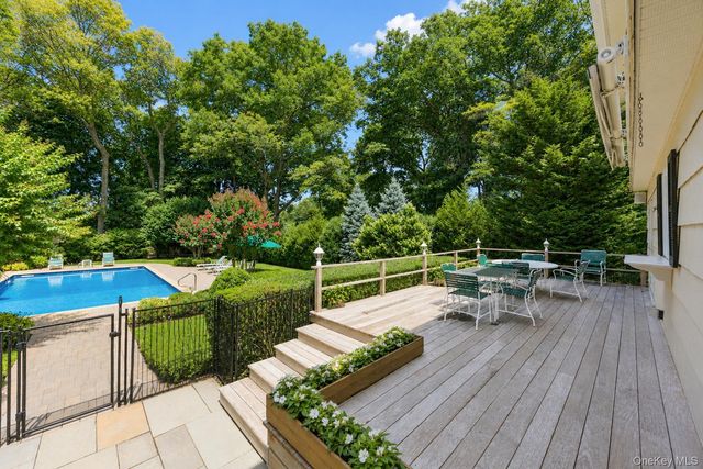6 Crown Hill Road, Northport, NY 11768