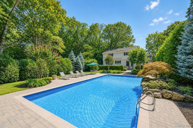 6 Crown Hill Road, Northport, NY 11768