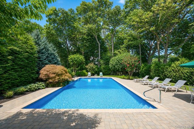 6 Crown Hill Road, Northport, NY 11768