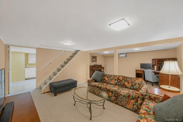 6 Crown Hill Road, Northport, NY 11768