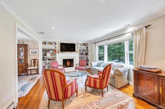 6 Crown Hill Road, Northport, NY 11768