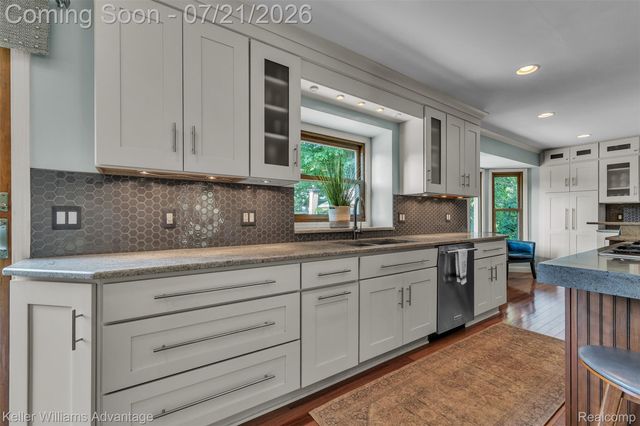 49276 Harvest Drive, Plymouth Charter Township, MI 48170