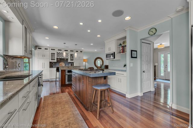 49276 Harvest Drive, Plymouth Charter Township, MI 48170