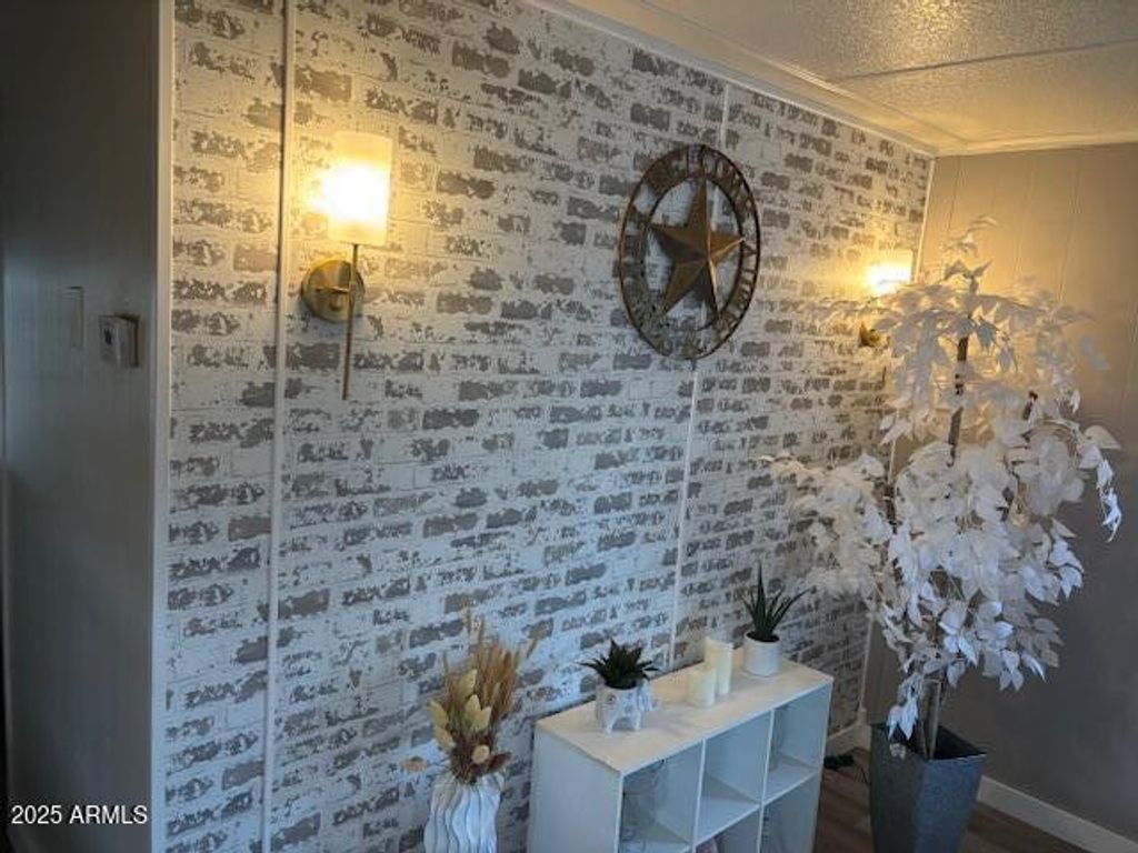 Image 3 of property listing at 19225 N CAVE CREEK Road 83, Phoenix, AZ 85024