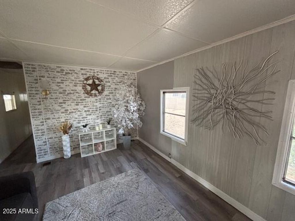 Image 4 of property listing at 19225 N CAVE CREEK Road 83, Phoenix, AZ 85024