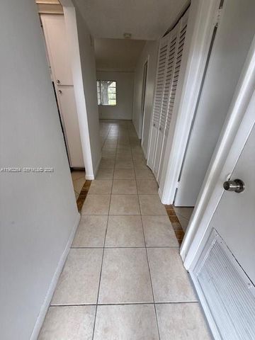 301 Cambridge Rd 106, Hollywood, FL 33024