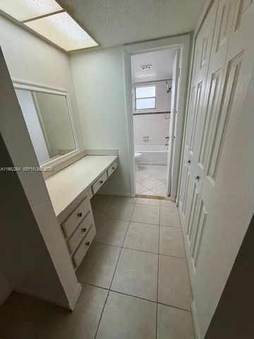 301 Cambridge Rd 106, Hollywood, FL 33024