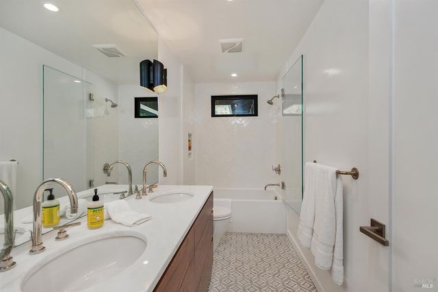 2700 Geysers Rd, Geyserville, CA 95441