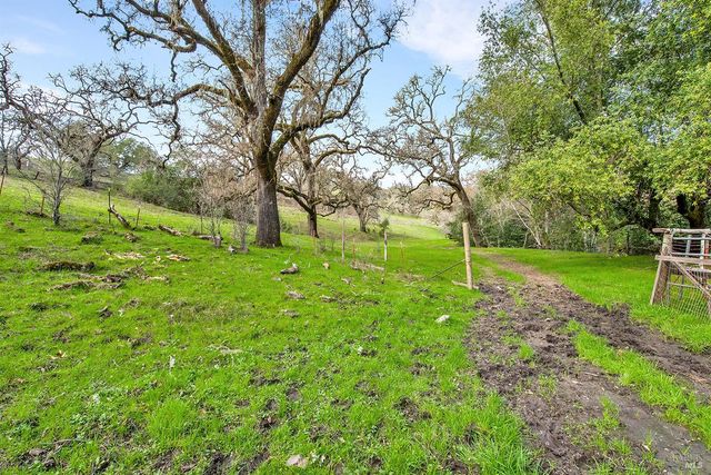 2700 Geysers Rd, Geyserville, CA 95441